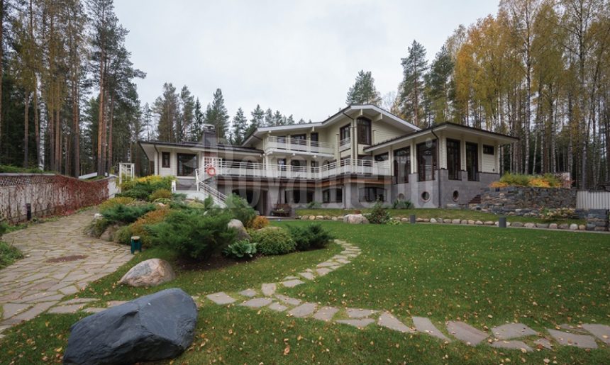 Gorki Luxurious mansion by Rovaniemi Log House Aito Log Houses