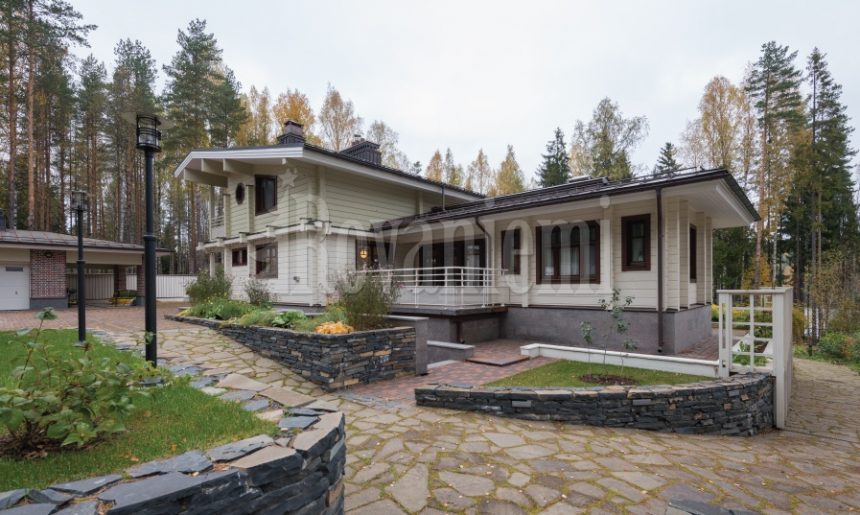 Gorki Luxurious mansion by Rovaniemi Log House Aito Log Houses
