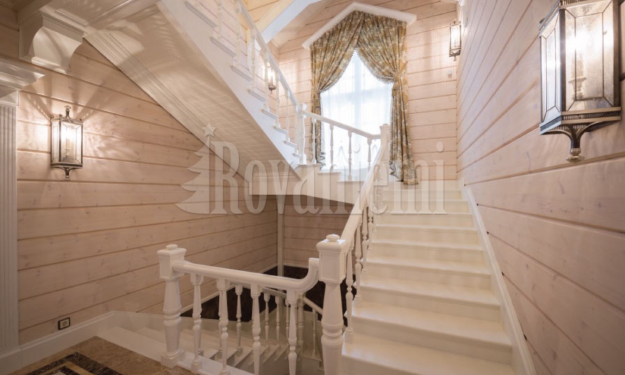 Helios, house's luxurious interior – Rovaniemi Log House