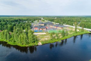 Pudasjärvi Log Campus is situated by the shore of Iijoki river.