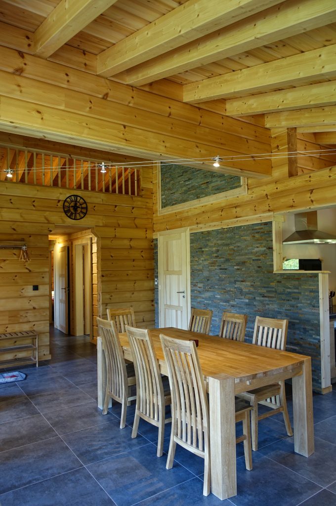 A l'interieur d'une maison en bois bioclimatique contruite par Aito ...